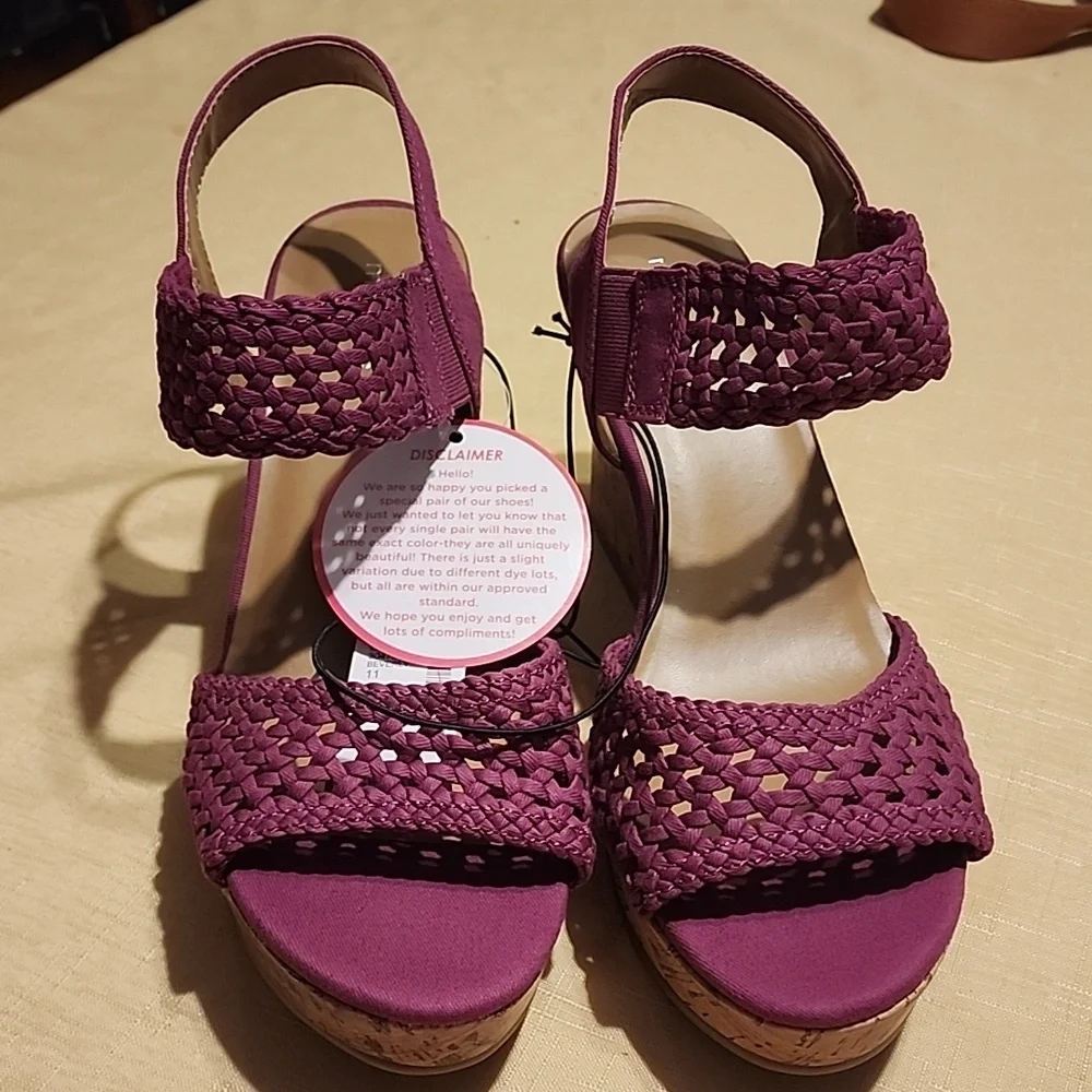 Maurice’s Beverly Wedge - Picture 1 of 6